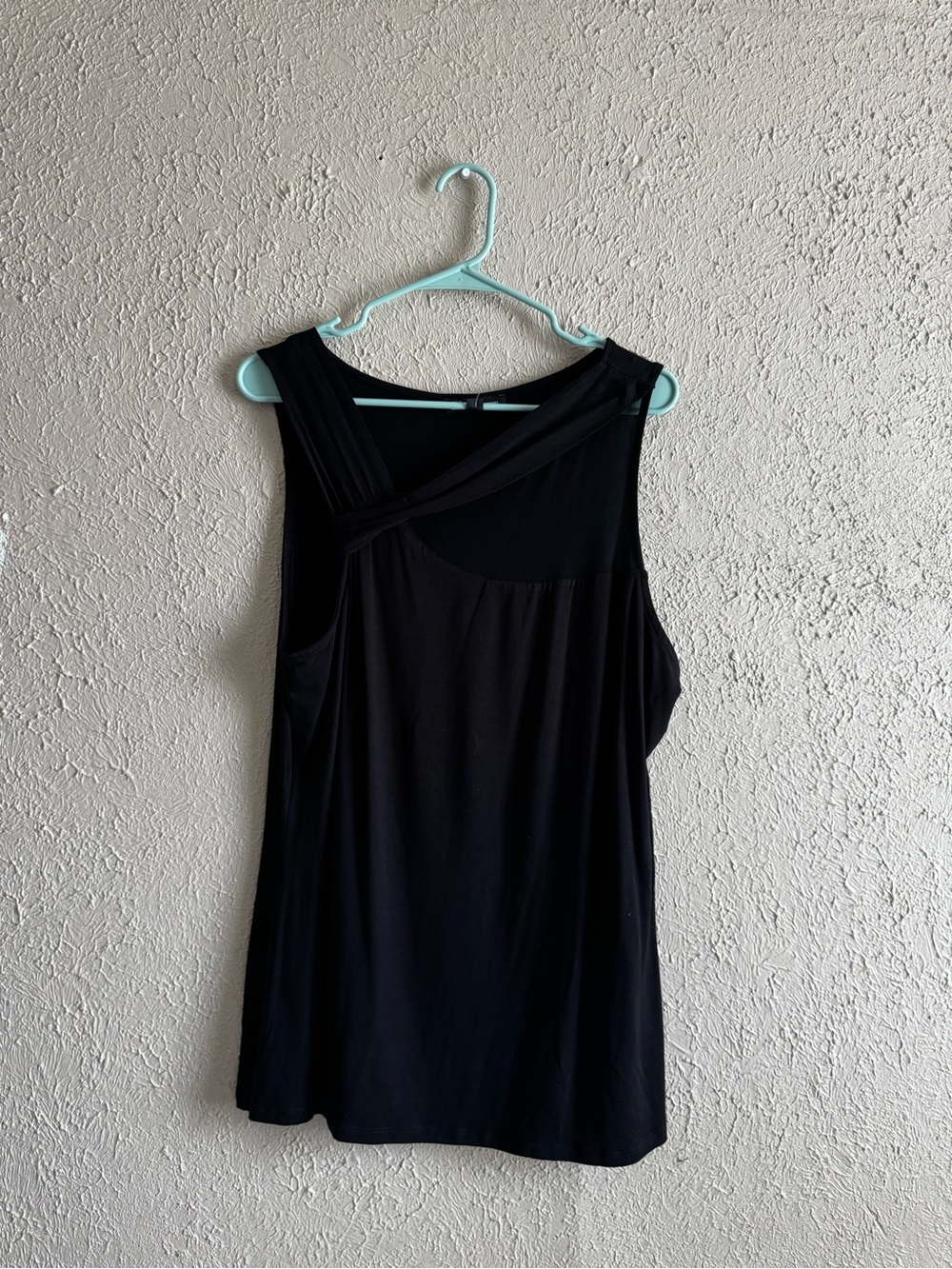 INC International Concepts Black Sleeveless Twist-Neck Tank